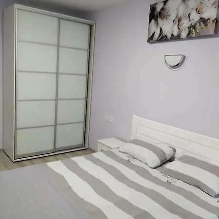 Central Location Apartment *